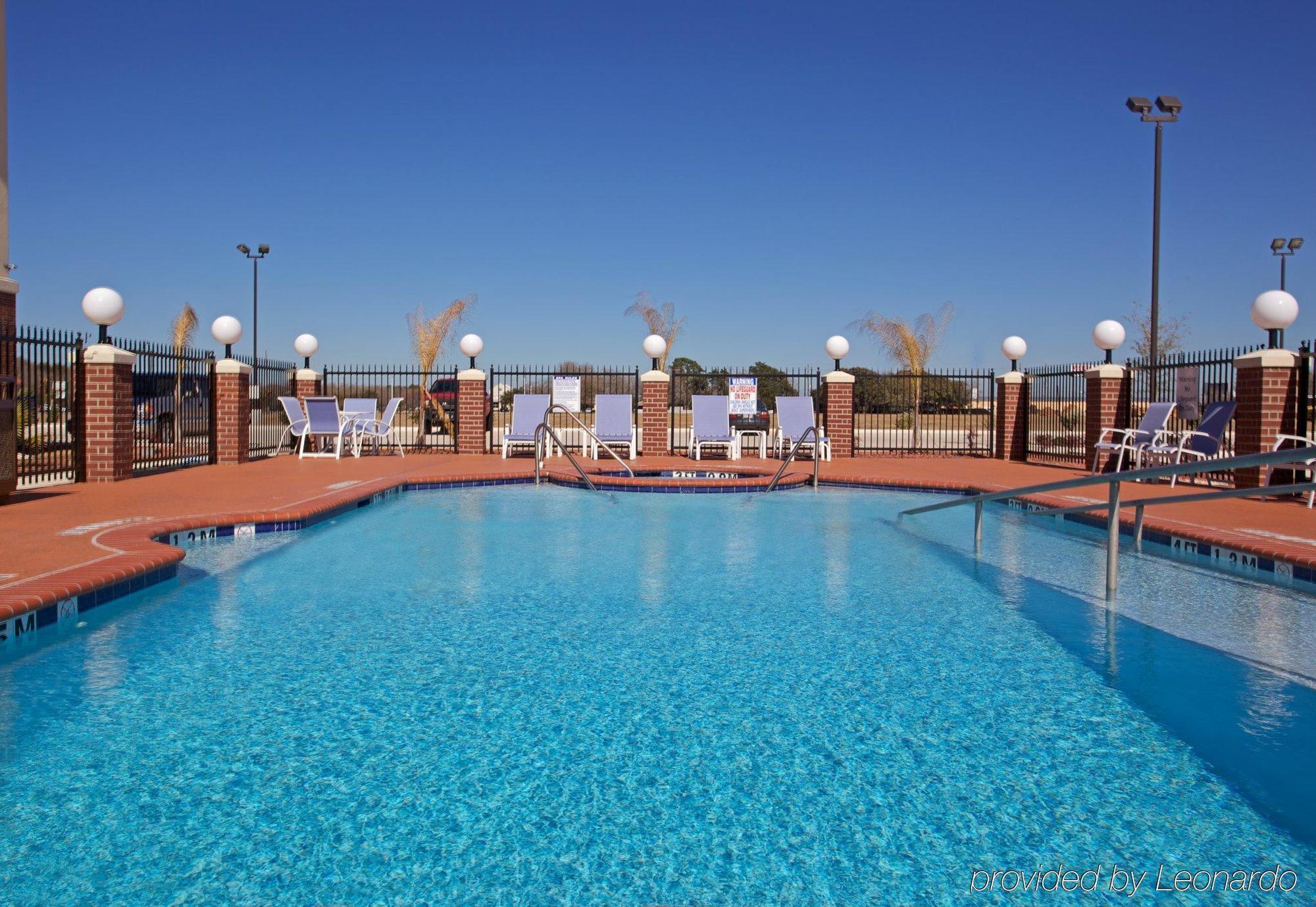 Holiday Inn Express Hotel & Suites Waller By Ihg Bagian luar foto