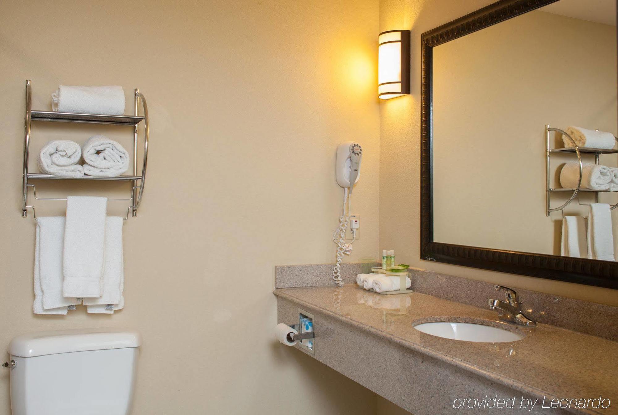 Holiday Inn Express Hotel & Suites Waller By Ihg Bagian luar foto