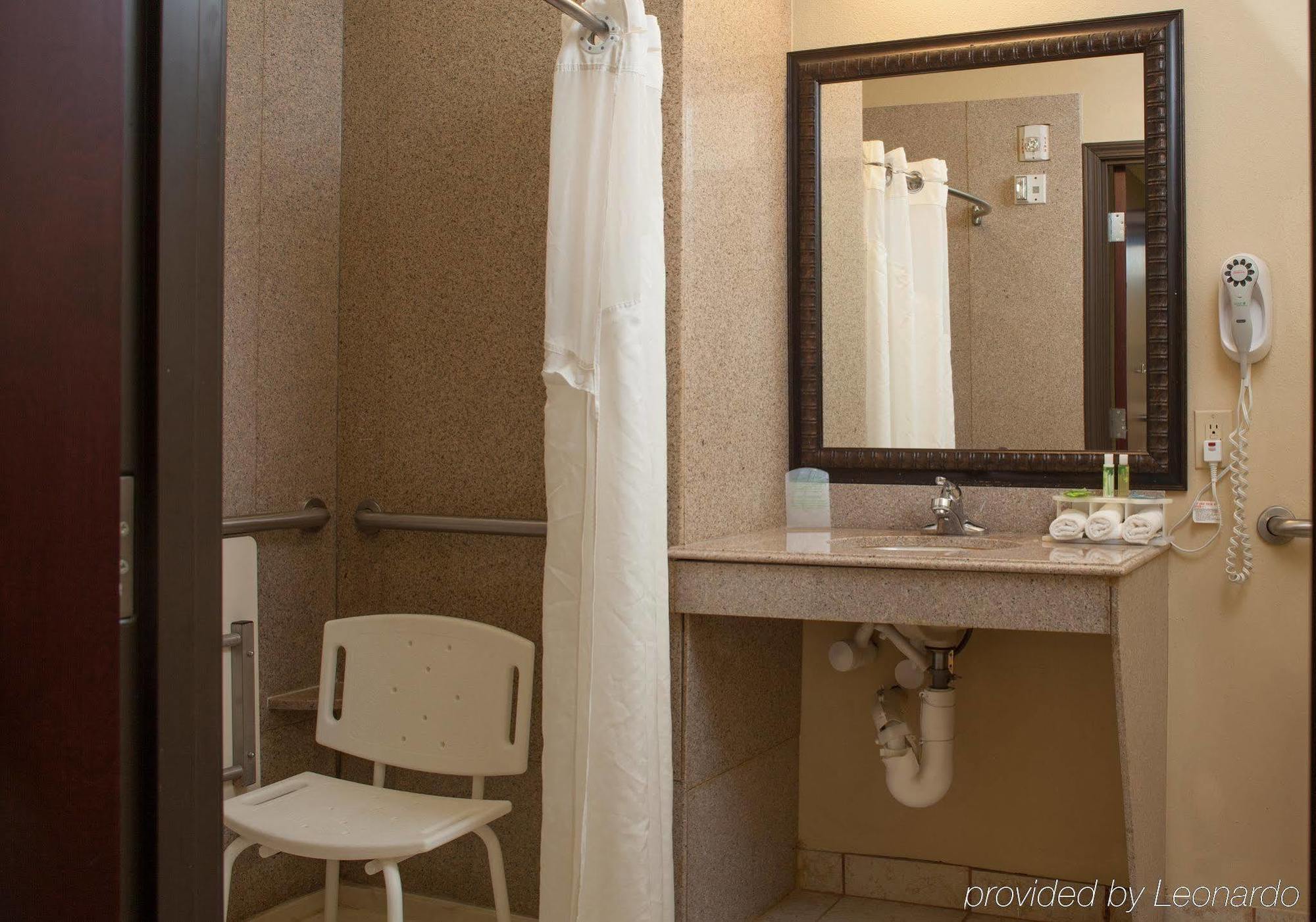 Holiday Inn Express Hotel & Suites Waller By Ihg Bagian luar foto
