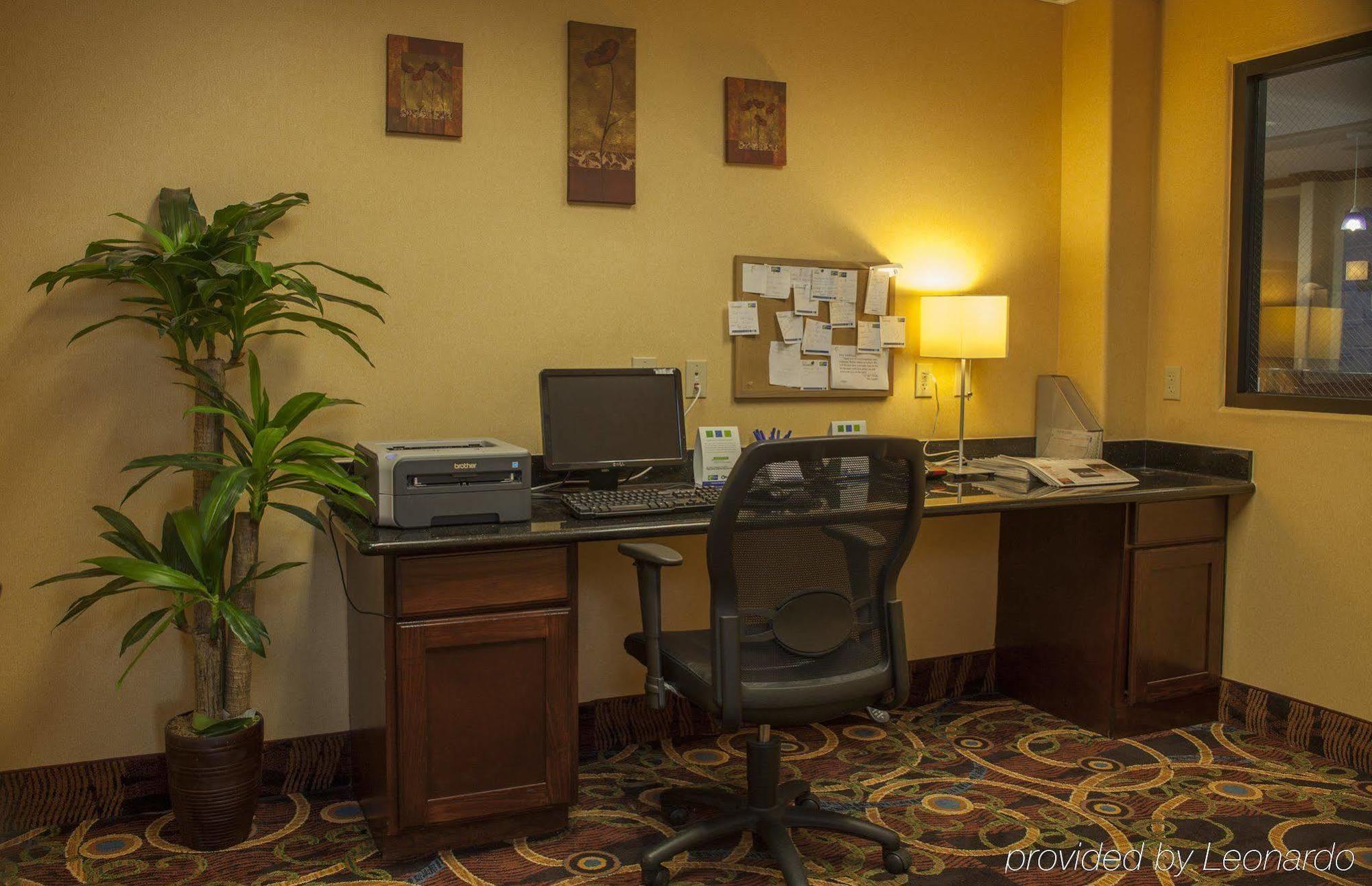 Holiday Inn Express Hotel & Suites Waller By Ihg Bagian luar foto