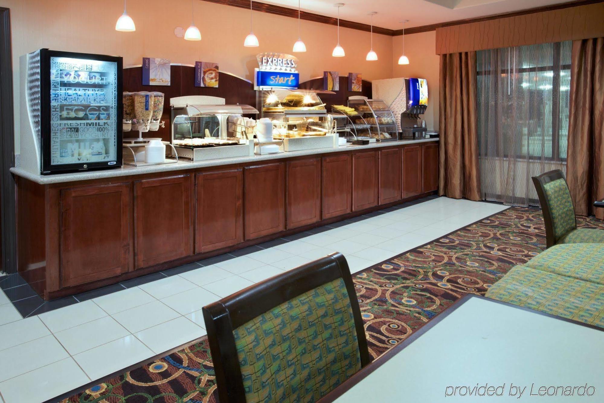 Holiday Inn Express Hotel & Suites Waller By Ihg Bagian luar foto