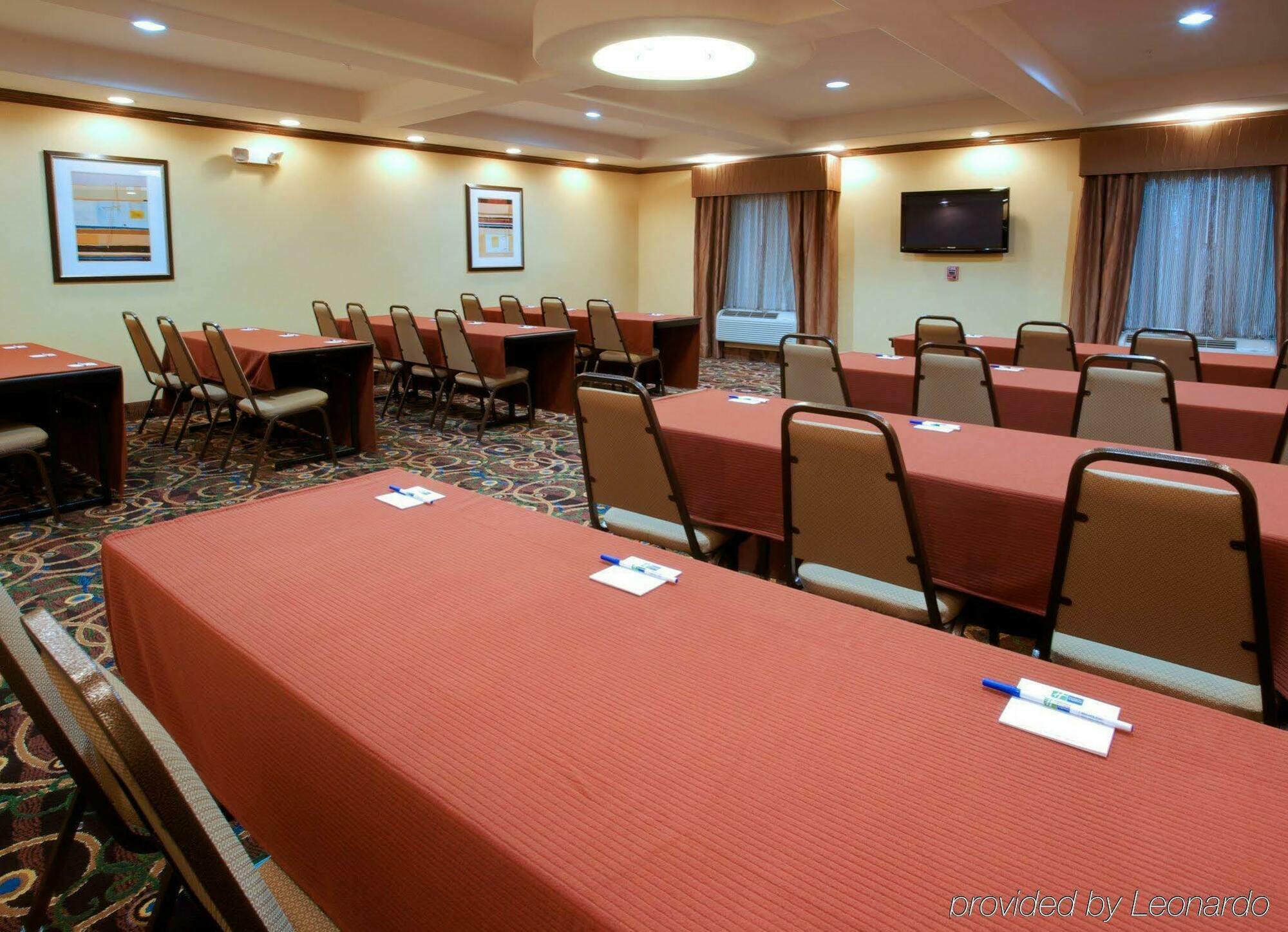 Holiday Inn Express Hotel & Suites Waller By Ihg Bagian luar foto